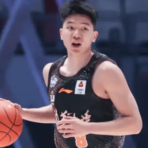 隰泰诚&amp;amp;石奎两位大学生球员入选男篮短训营名单，均来自清华