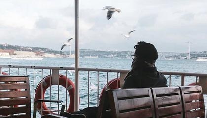 乐鱼体育官方网站-老特拉福德球迷唱“卡塞米罗再待一年吧”，球员妻子致谢