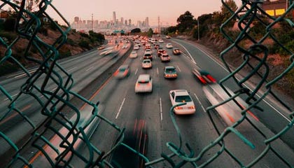 乐鱼体育官方网站-老特拉福德球迷唱“卡塞米罗再待一年吧”，球员妻子致谢